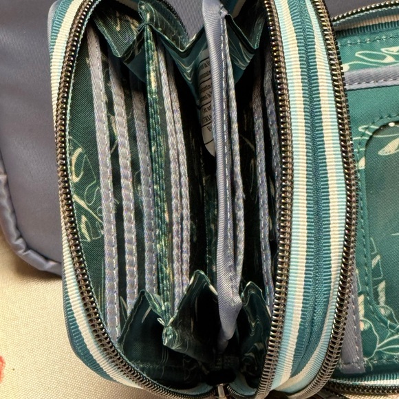 Lug Wrangler Crossbody and Lug Splits Wallet RFID - Picture 5 of 13